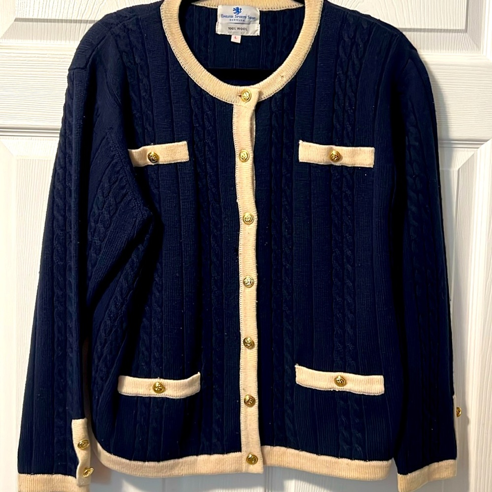 Women’s 100% English sports shop WOOL Navy & cream cardigan with gold buttons .